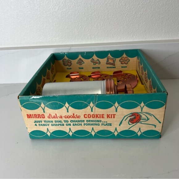 Vintage Mirro Dial a Cookie Kit In Box Kitchen Aluminum Copper Discs - Picture 9 of 14